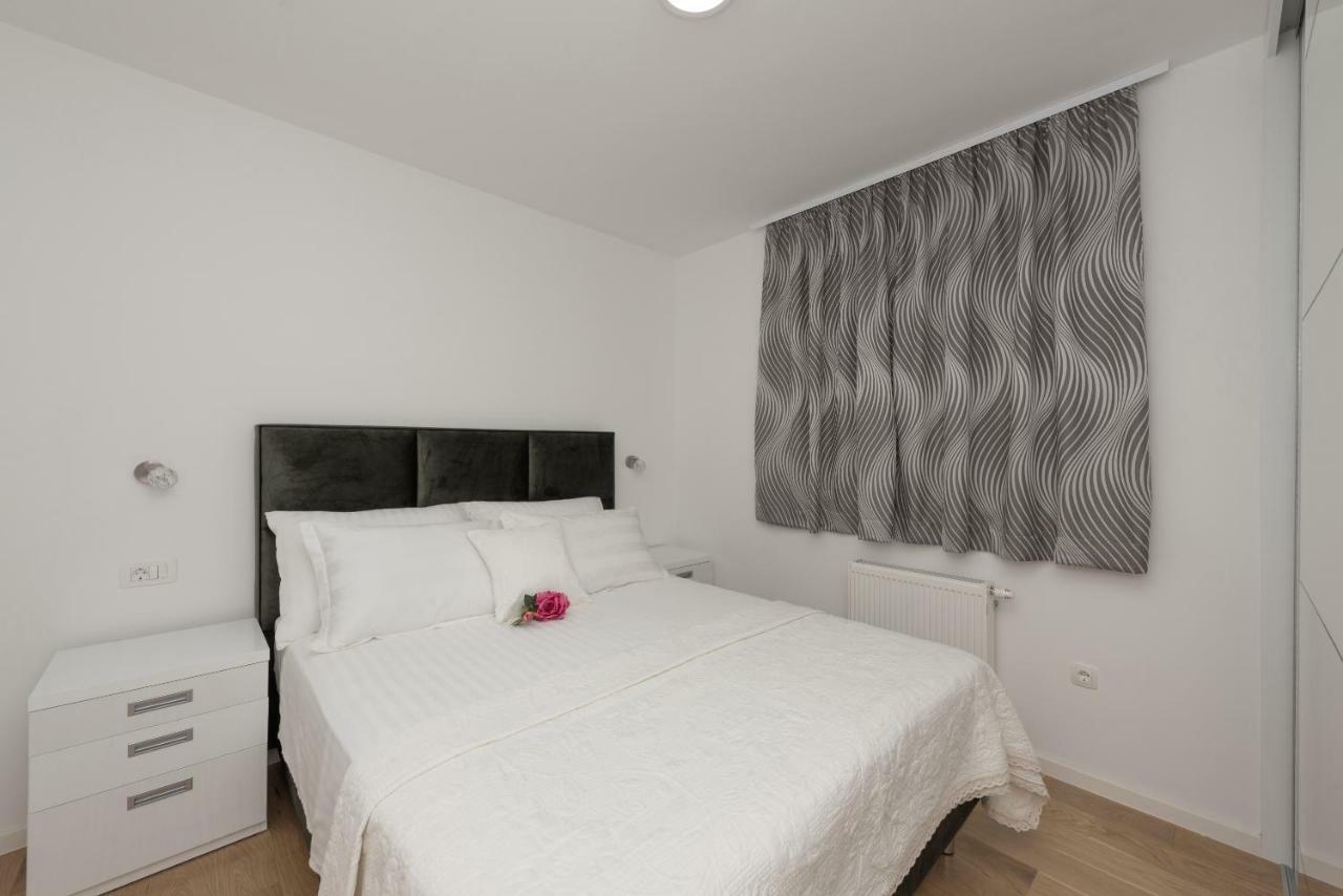 Penthouse Jure Apartment มาคาร์สกา ภายนอก รูปภาพ